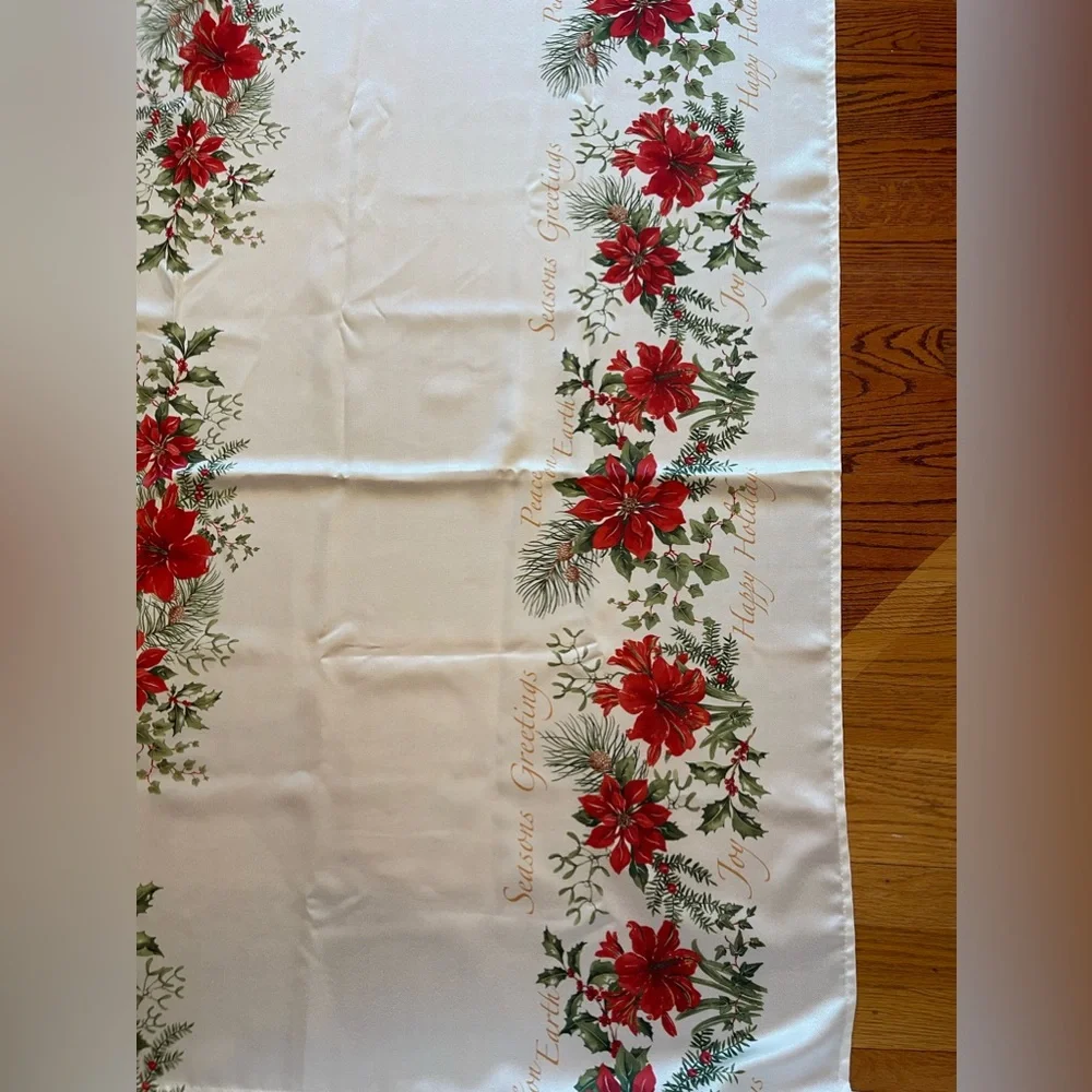 VTG‎ INSPIRED large banquet size Christmas tablecloth 100” x 68” poinsettias